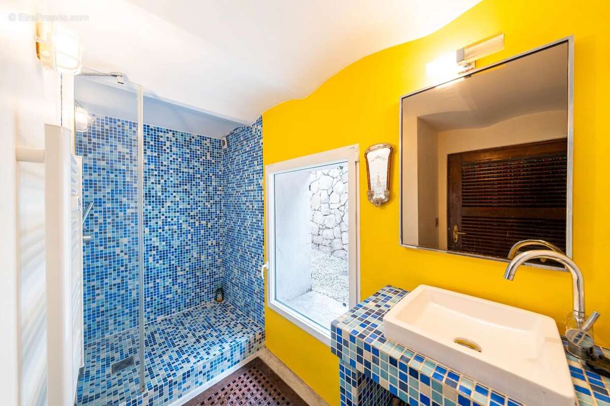 Cannes croix des gardes - maison de caractere – beaux volumes - photo 13