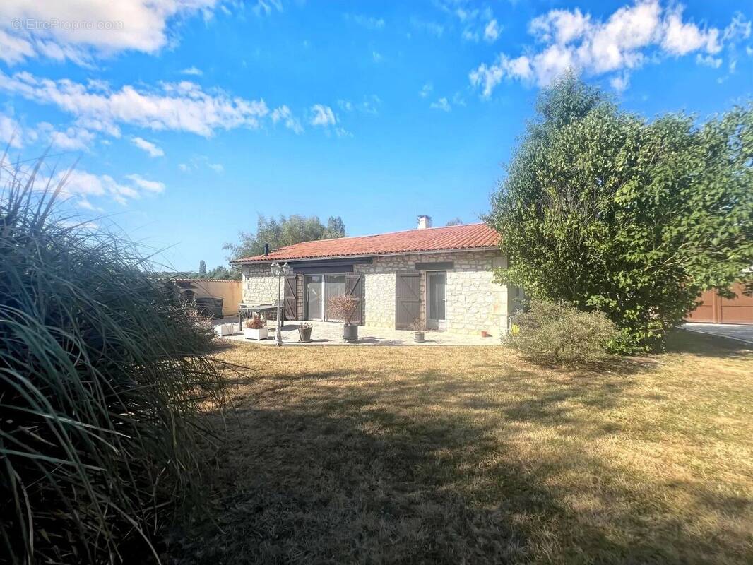Maison à FLEURE