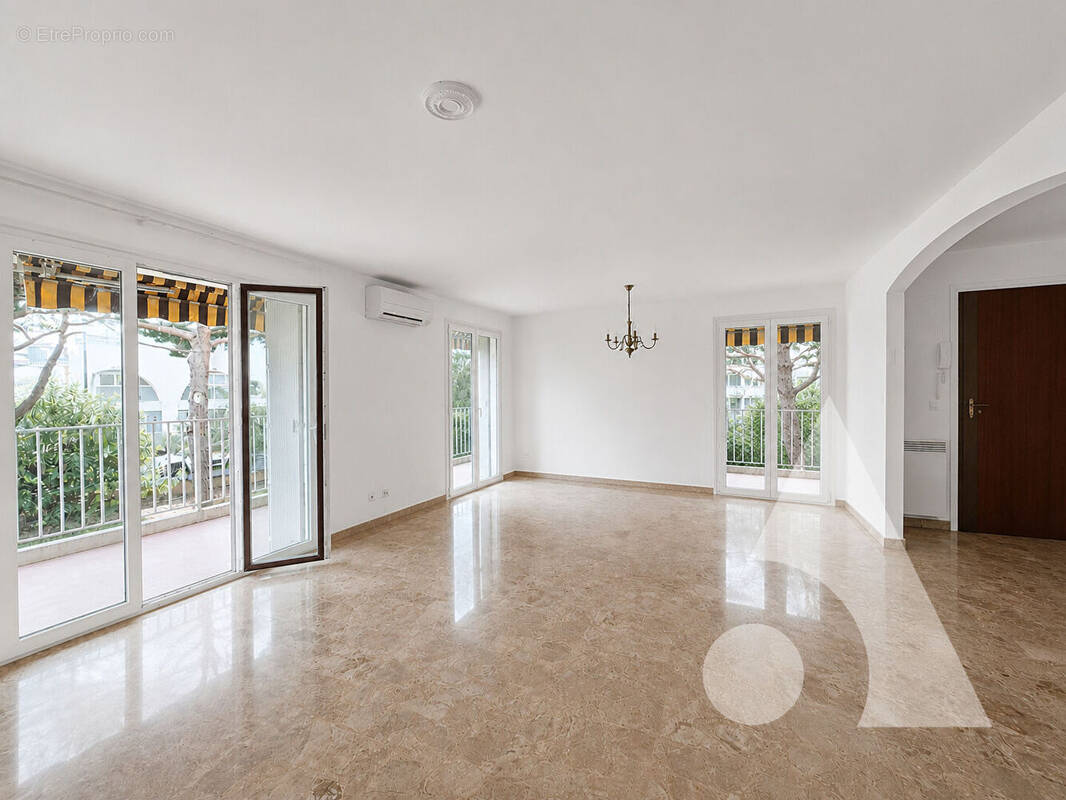 Appartement à FREJUS