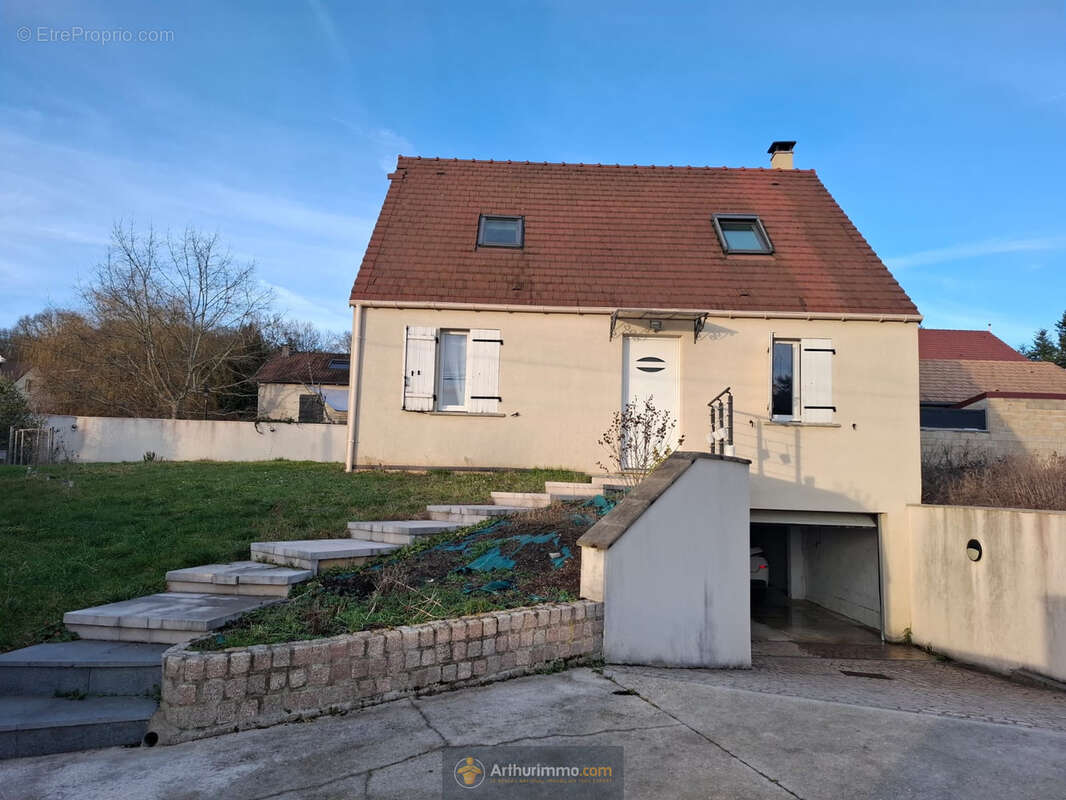 Maison à CRECY-LA-CHAPELLE