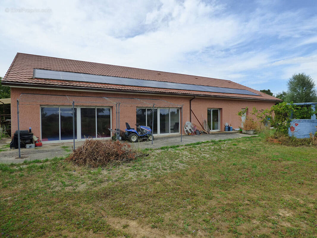 Maison à SAINT-TRIVIER-DE-COURTES