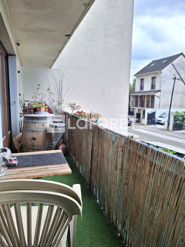 Appartement à LES PAVILLONS-SOUS-BOIS