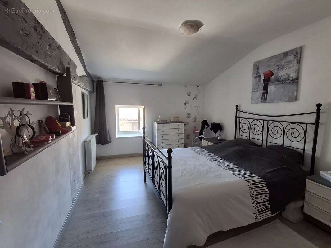 Maison familiale avec de nombreuses dépendances et du terrain - photo 5
