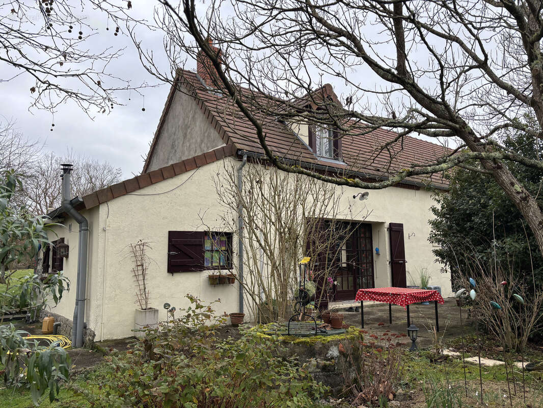 Maison à LURCY-LEVIS
