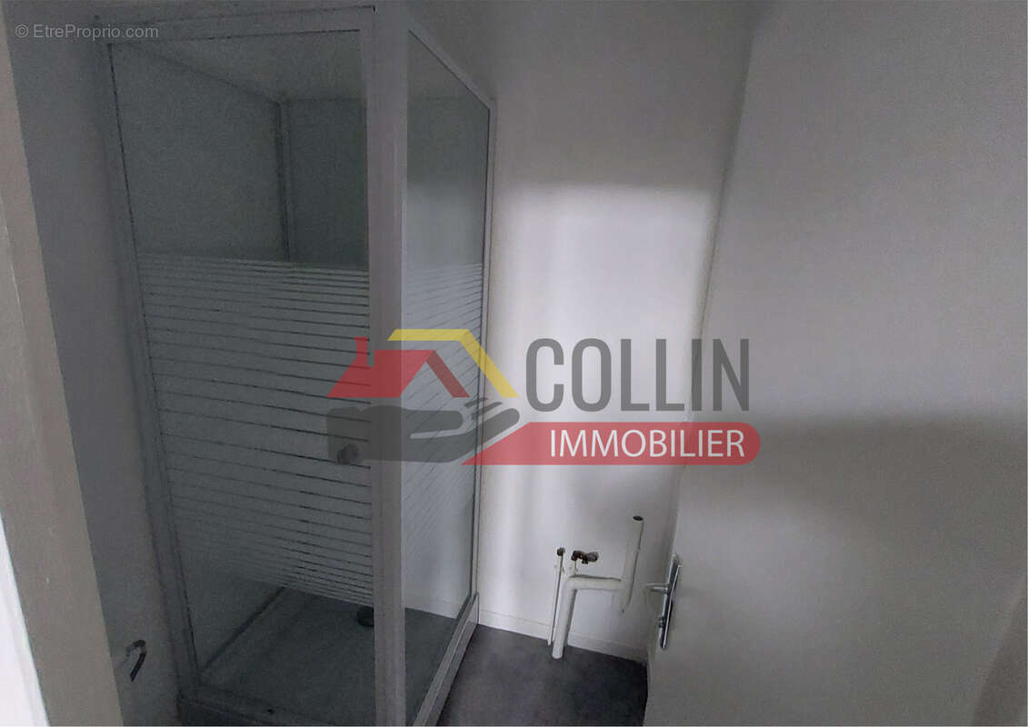 Appartement F1 dans petite copropriété Cuisine équipée, 1 pièce, salle d'eau wc, cave - photo 4