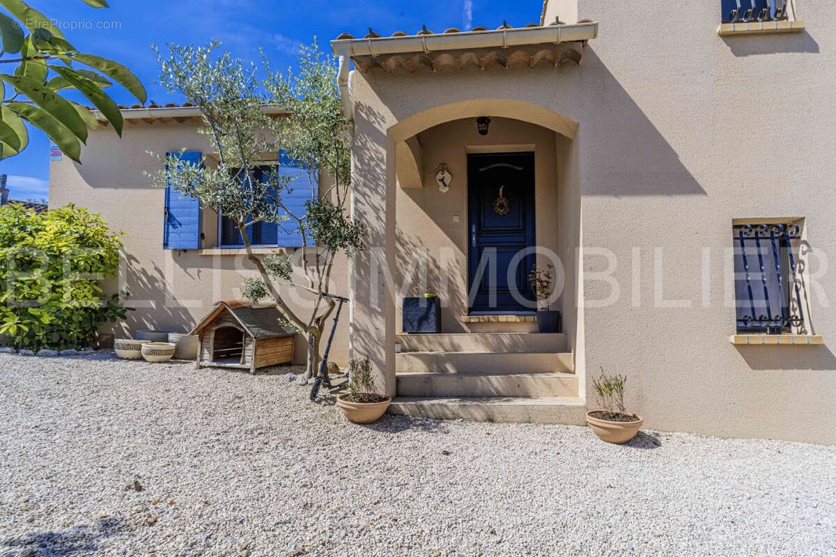 Villa en très bel état avec piscine proche du centre village - photo 2