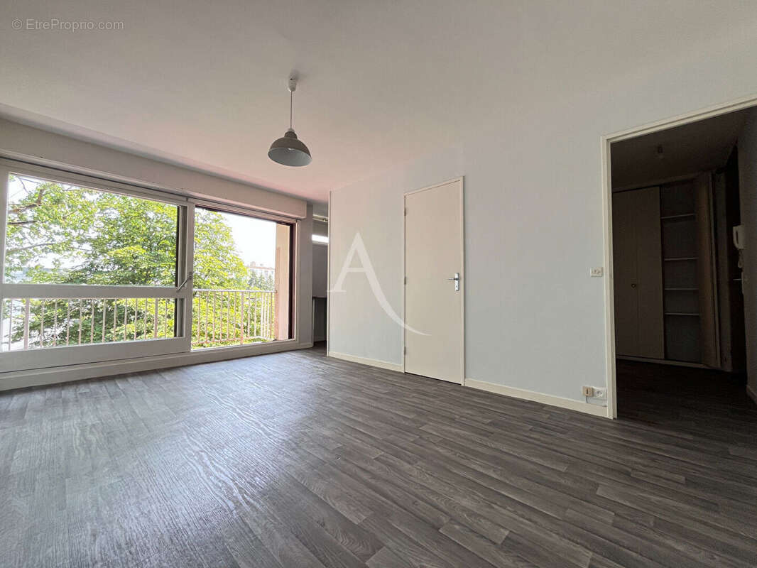Appartement NANTES 1 pièce(s) 30 m2 - photo 2