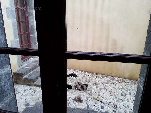 T 3  avec cour - 75 m² environ - photo 6