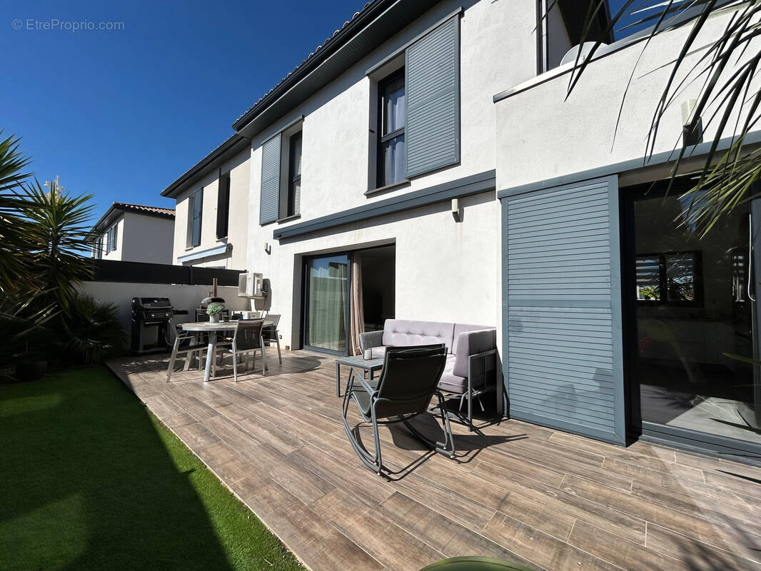 Maison à VIC-LA-GARDIOLE