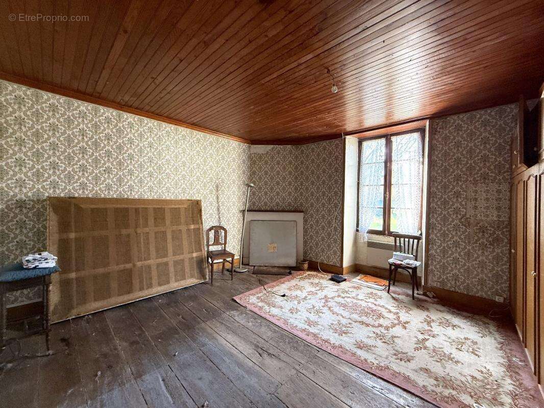 Maison à LA CHAPELLE-GRESIGNAC