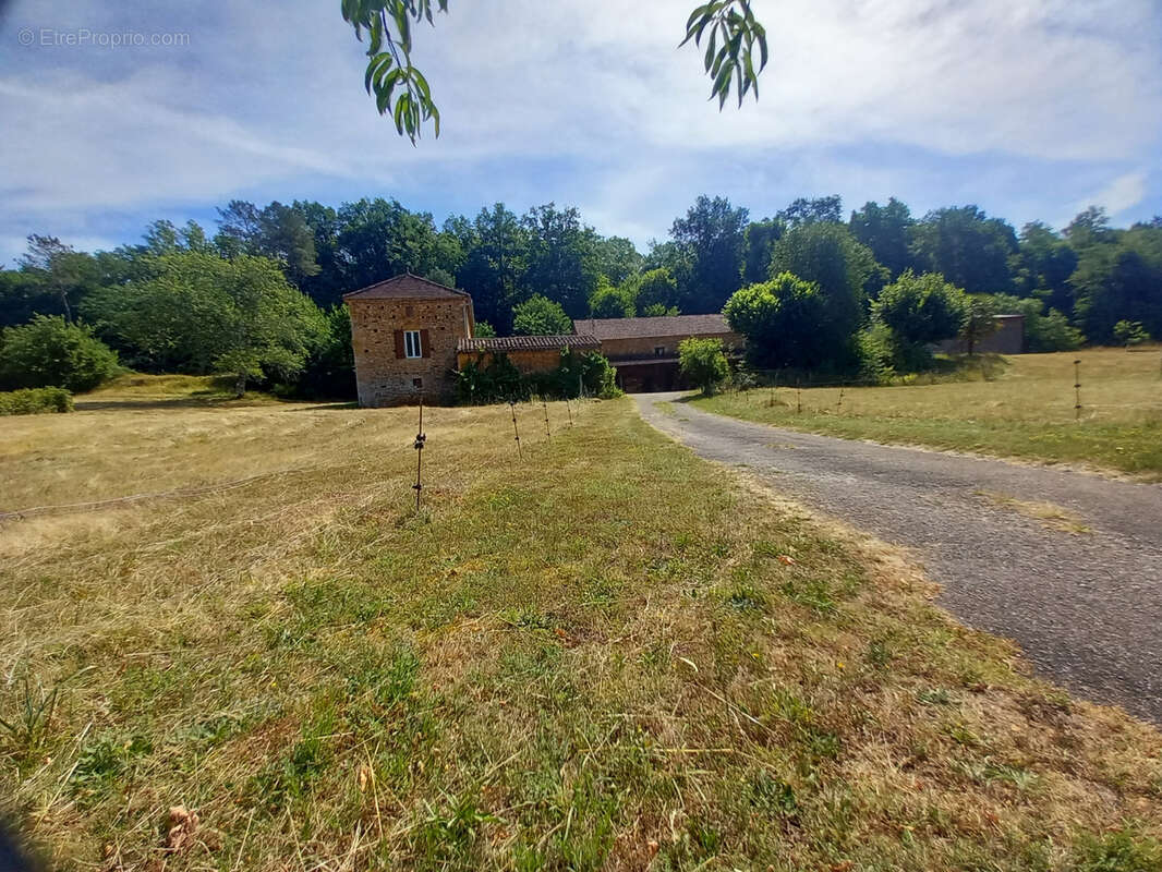 Maison à LOUBEJAC