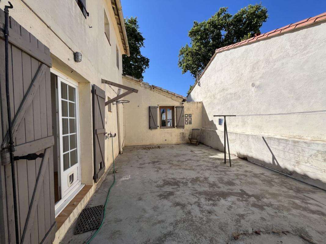 Maison 98 m² à Homps  - photo 2