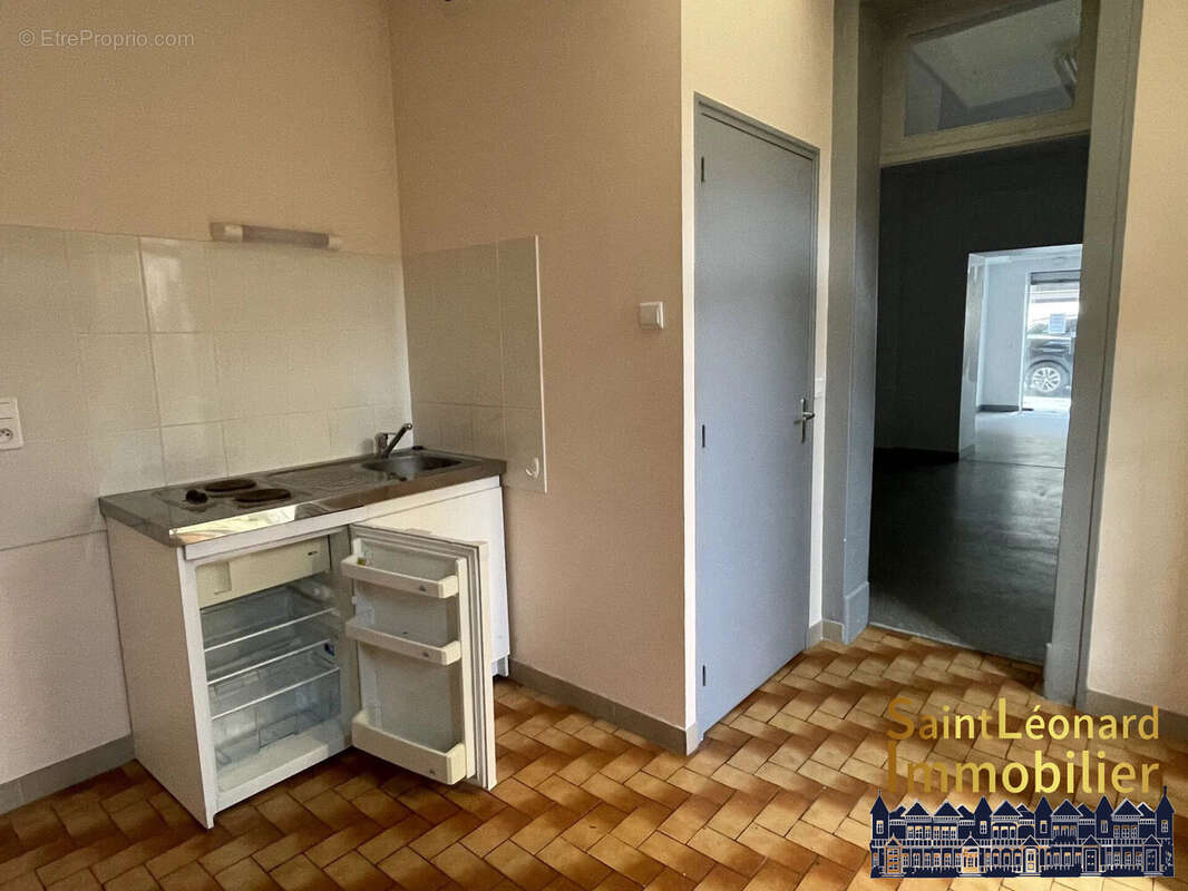 Commerce 49 m² à Fougeres  - photo 5