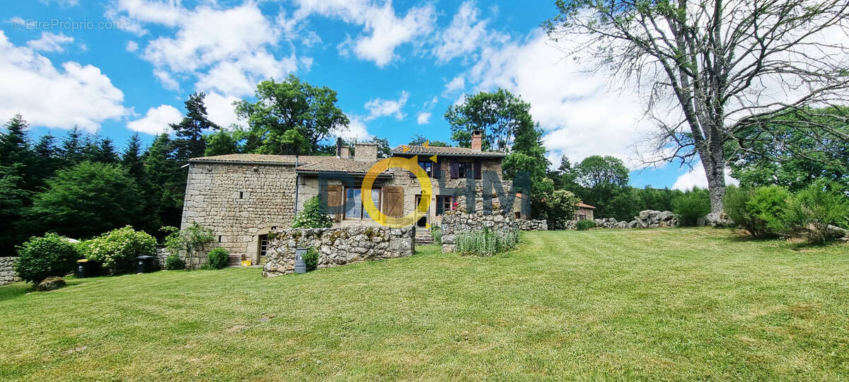 Maison à SAINT-BONNET-LE-CHATEAU