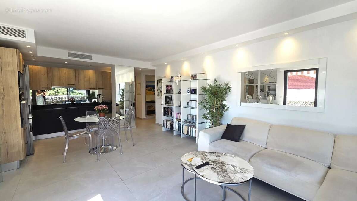 Cannes, Banane, 3P en étage élevé rénové. - photo 2