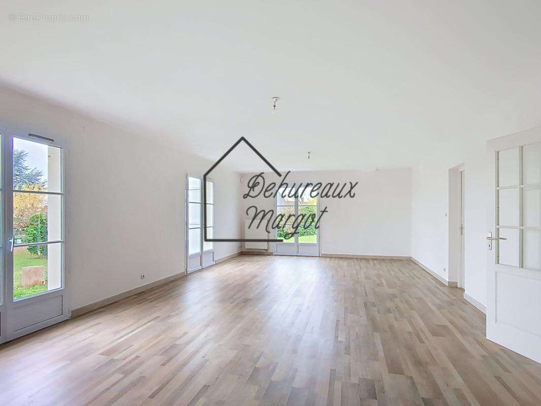 Maison à SAINT-CYR-SUR-LOIRE