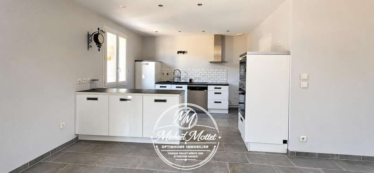 Maison contemporaine de plain-pied sur 1 282 m² de terrain – Saint-Samson-de-la-Roque (27680) - photo 6