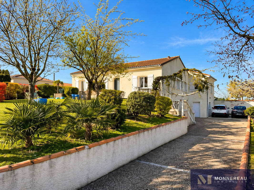 Maison à BARBEZIEUX-SAINT-HILAIRE