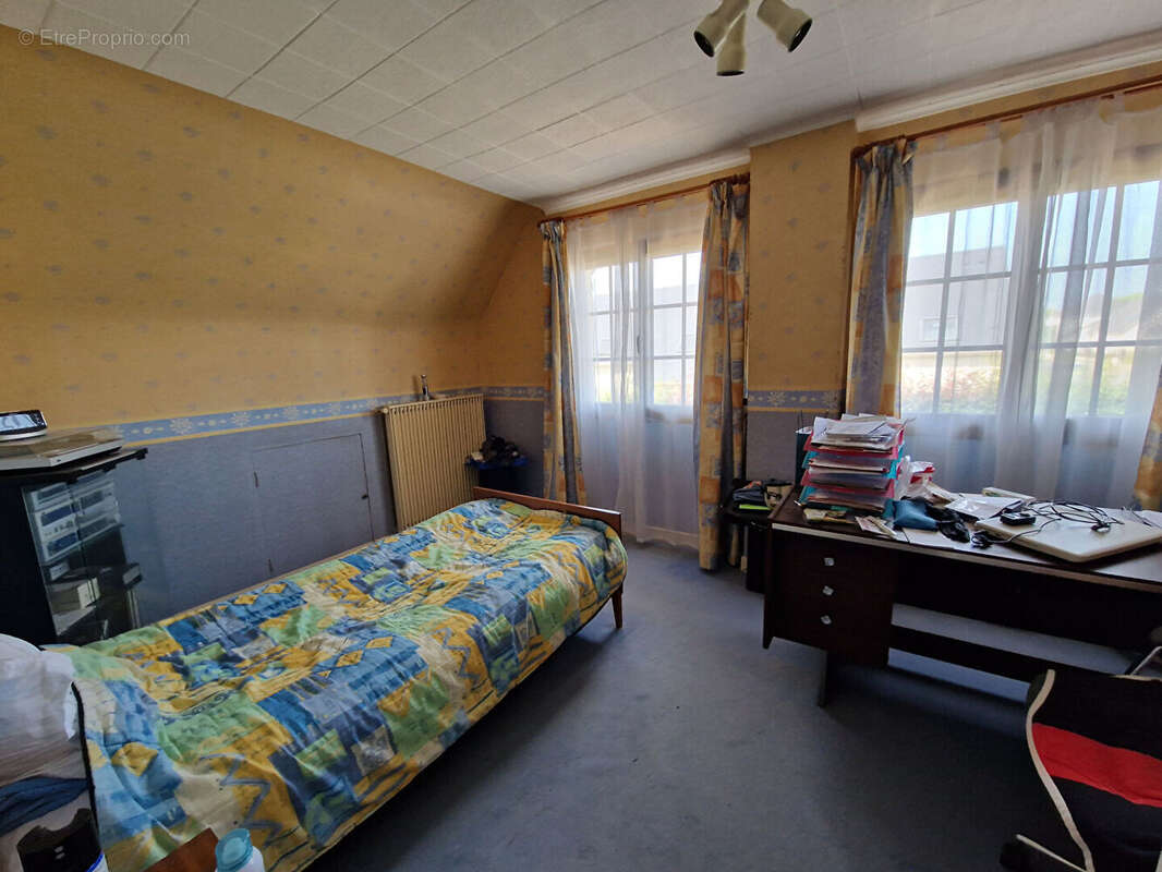 Maison à vendre - Rogerville - 121 m² - 4 chambres - sous-sol complet - photo 6