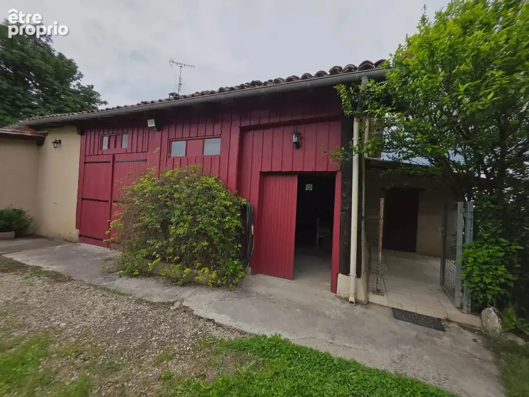 Maison de campagne avec dépendances et terrain proche des commodités - photo 13
