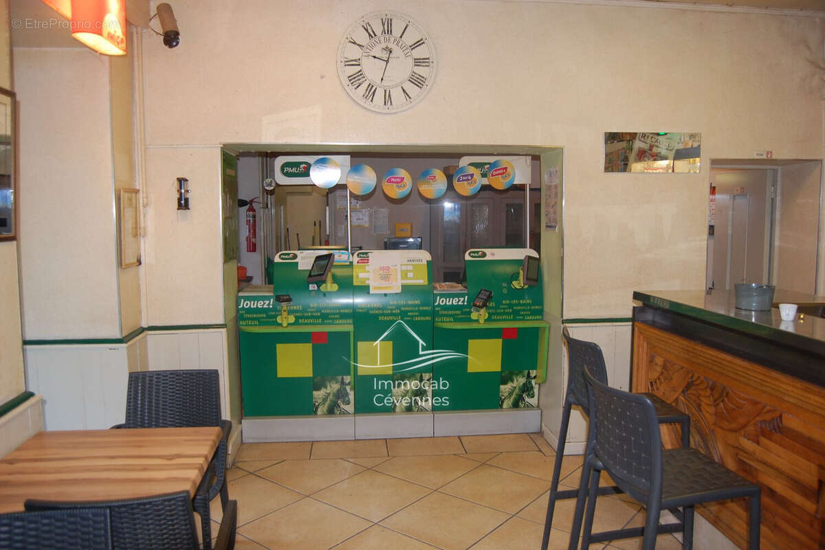 Commerce à LES SALLES-DU-GARDON