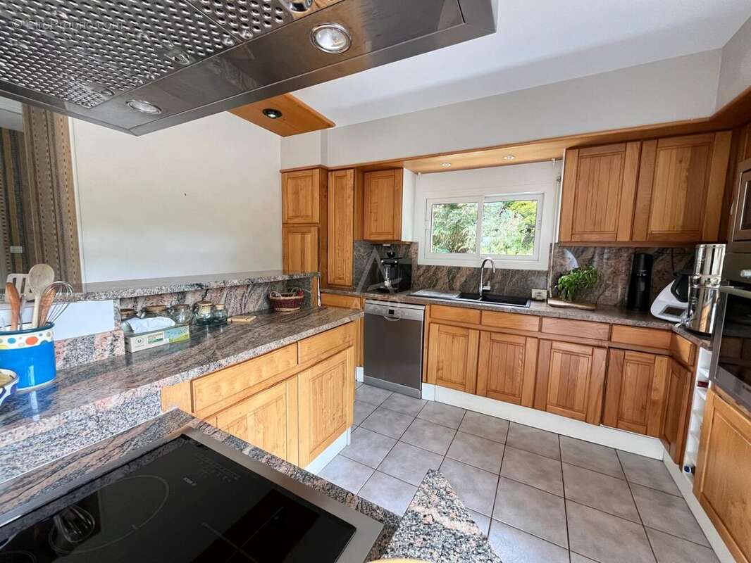 Maison 208 m² à Montours  - photo 6