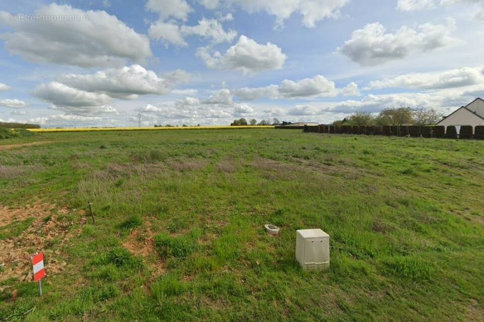 Terrain à MANDRES