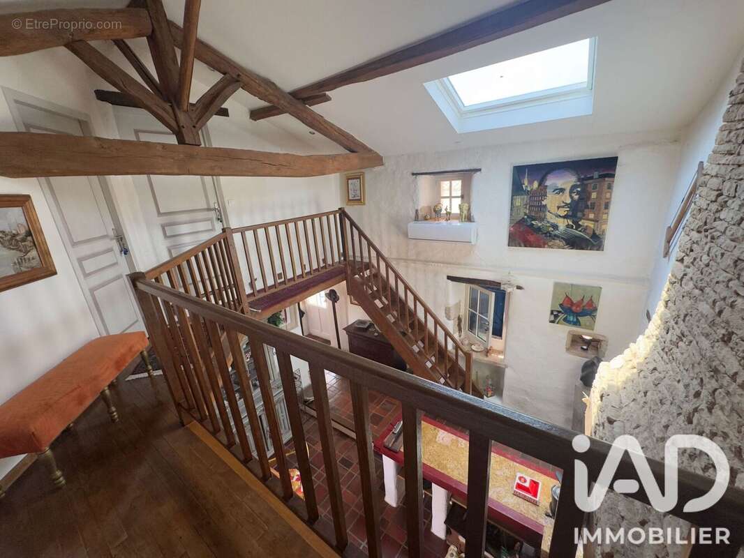 Maison 250 m² à Vanzay  - photo 6