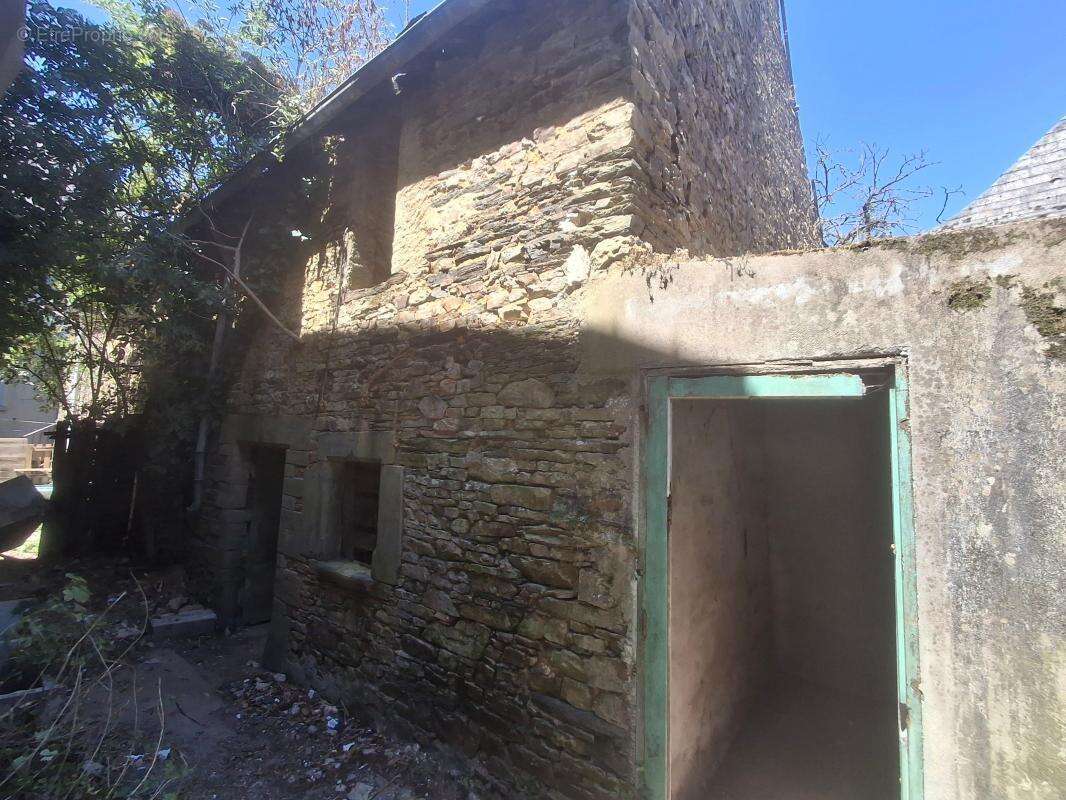 Maison à SAINT-JULIEN-DE-VOUVANTES