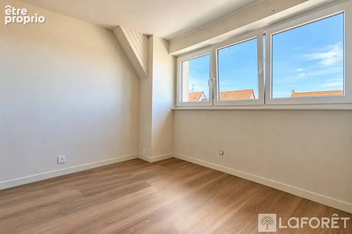 Dernier étage - logement refait à neuf - vue cathédrale - Krutenau - photo 3