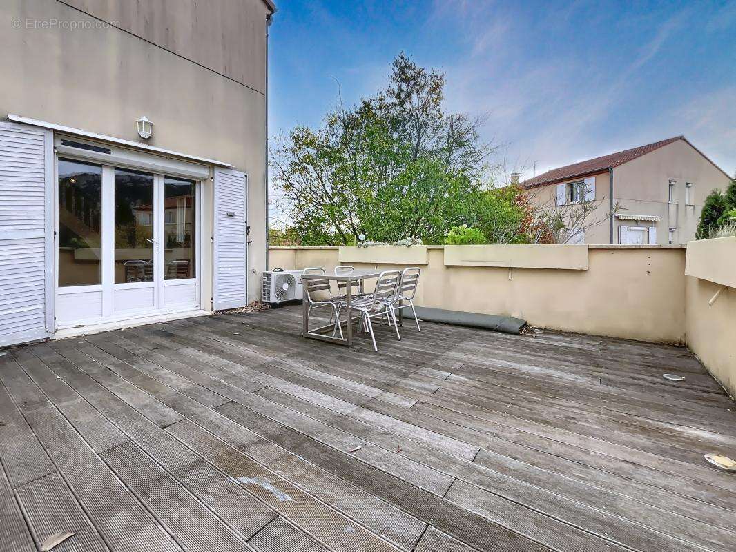 Appartement à GUILHERAND-GRANGES