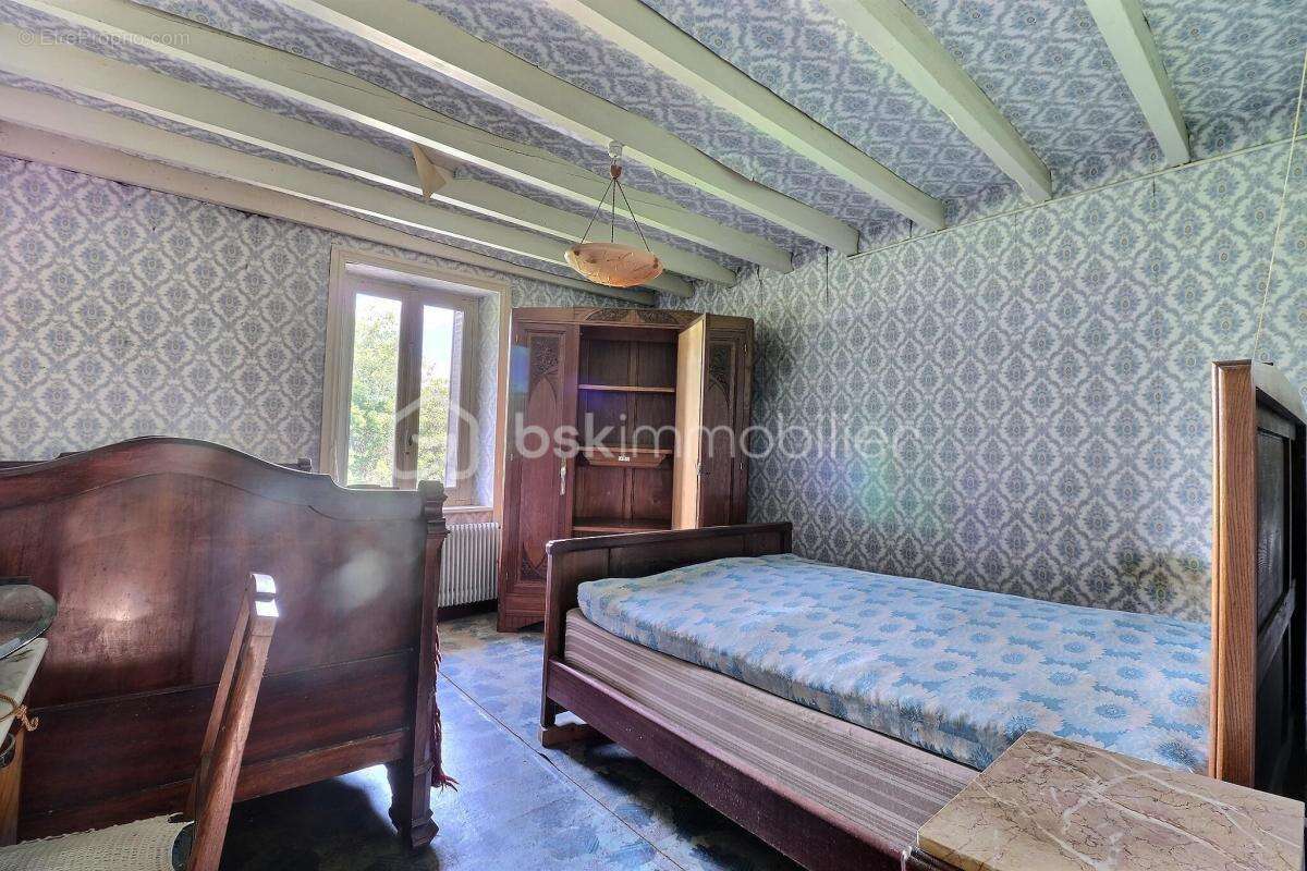 Maison à CELLES-SUR-DUROLLE