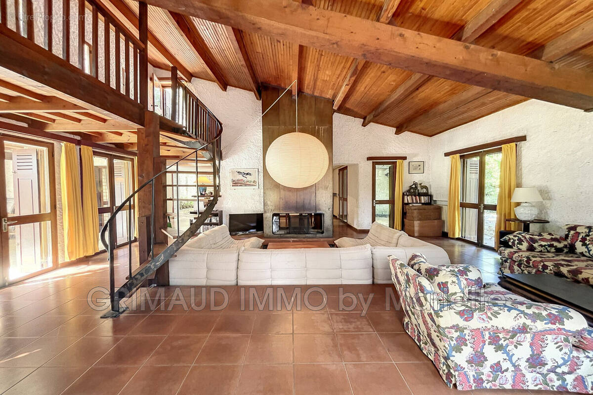 Maison à LA GARDE-FREINET