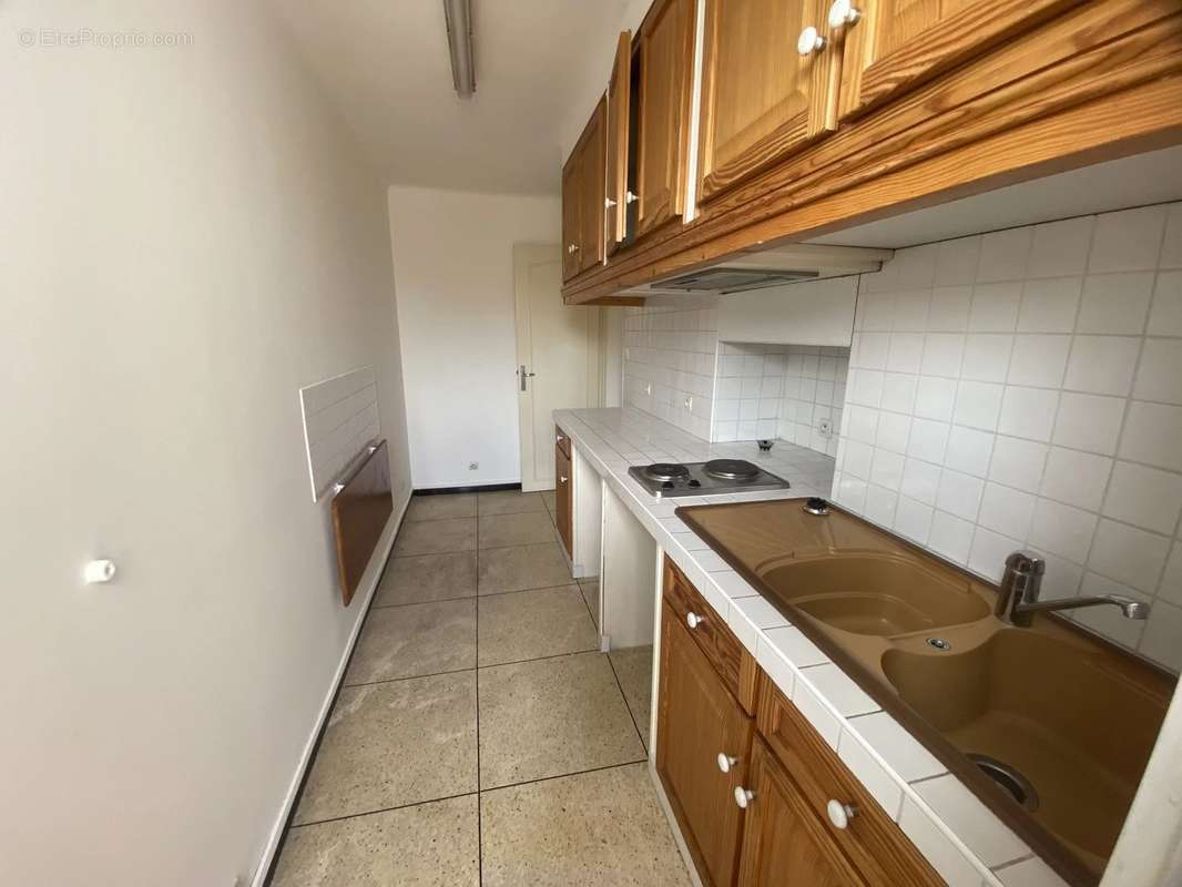 Appartement à MARSEILLE-4E