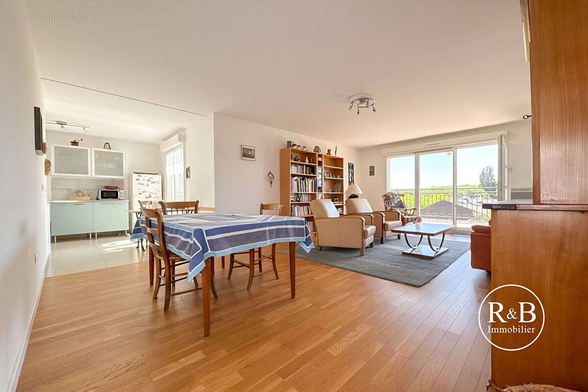 Appartement à LES CLAYES-SOUS-BOIS