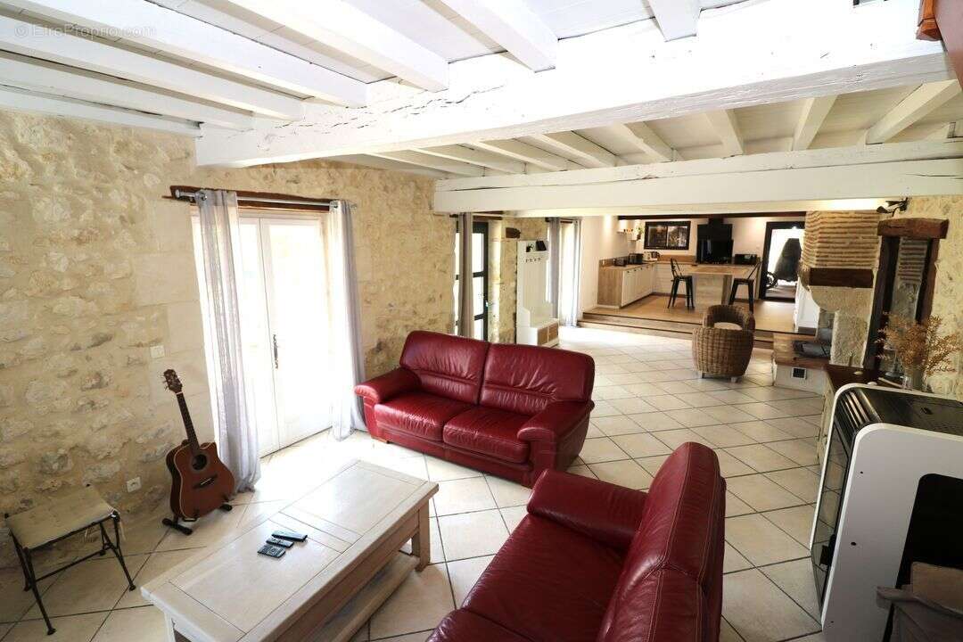 rénovation-pierres-terrain-piscine-poutre apparentes-gite-Rb - Maison à COCUMONT