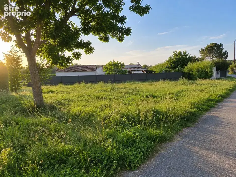 Photo Terrain à Peujard au prix de 63 000€