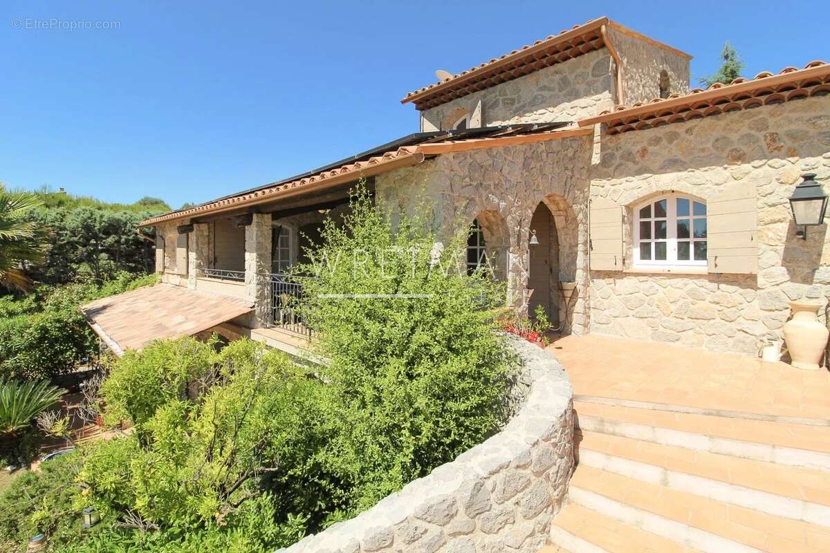 Magnifique villa familiale de 6 chambres, belle piscine et pool house, vues panoramiques à couper le souffle - Peyminade - photo 37