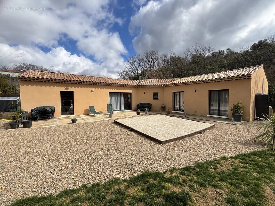 Maison à CHATEAUDOUBLE