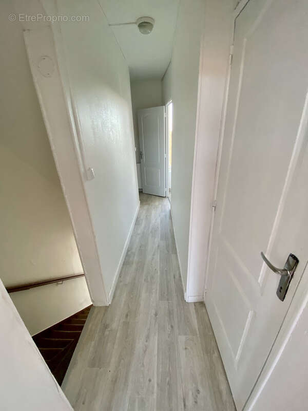 Maison à NEUF-MESNIL