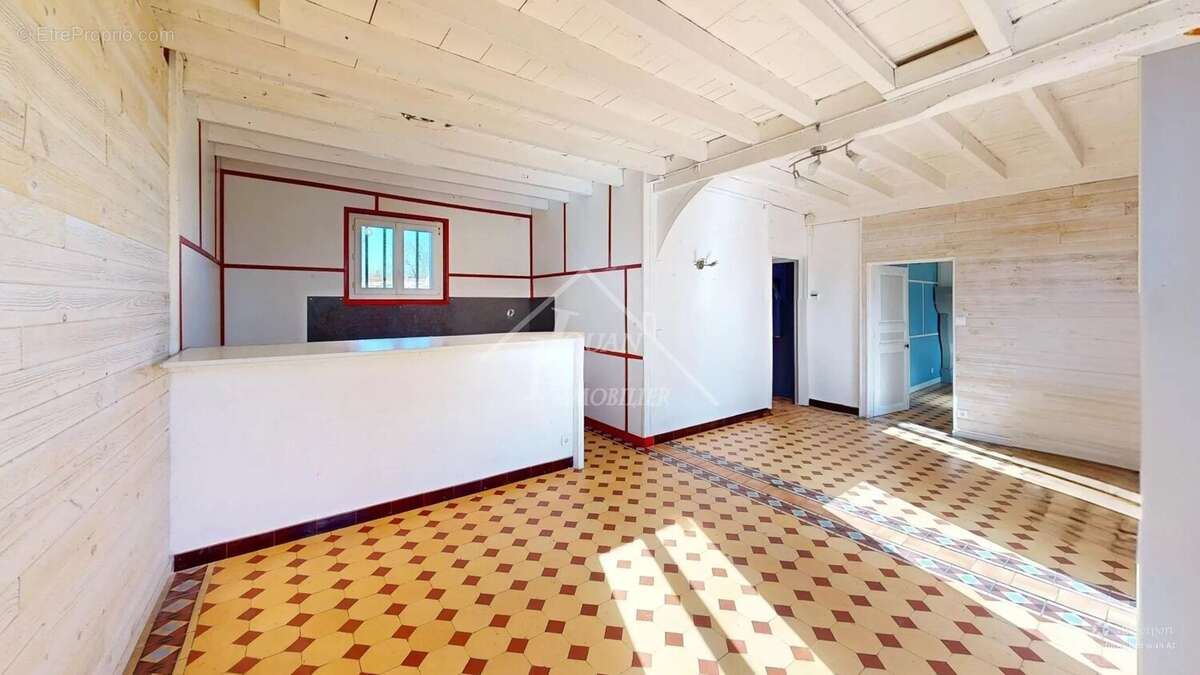 Maison à ETROUSSAT