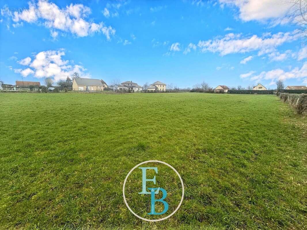 Terrain à THURY-HARCOURT