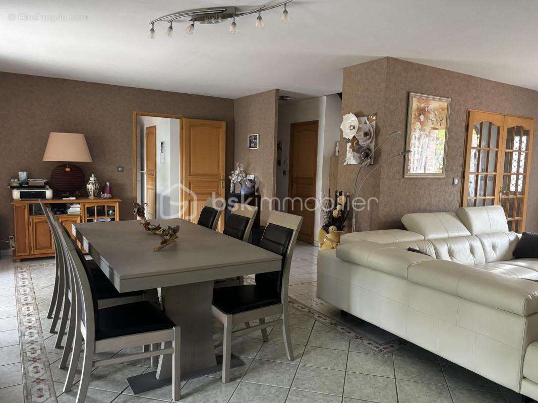 Maison individuelle 155 m² 6 pièces à Aubry-du-Hainaut - photo 6