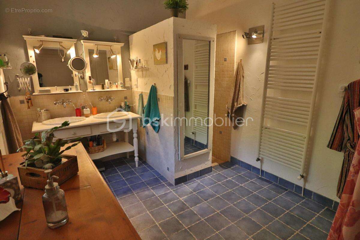 Maison plain-pied de 106m² sur 780m² de terrain avec 3 chambres, garage et piscine - photo 20