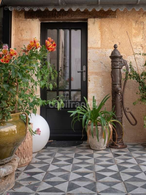 Demeure d'exception au coeur de l'ancienne rue Royale, 6 pièces, 290 m2 avec petit patio  (32) - photo 41