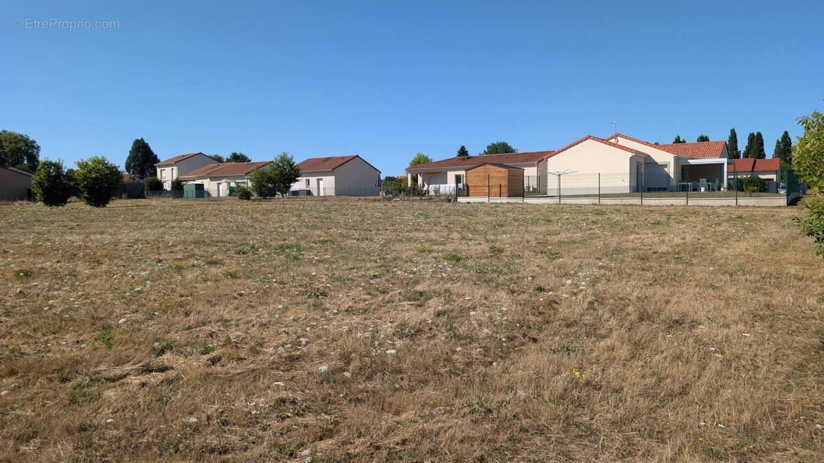 Terrain à MAREST-SUR-MATZ