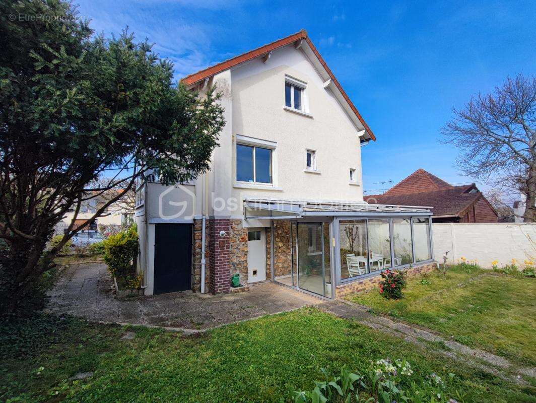 Maison à CHAMPS-SUR-MARNE