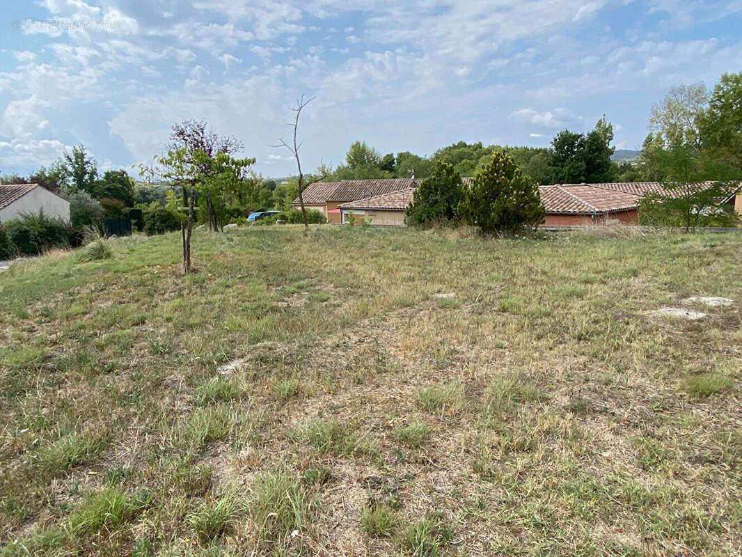 Terrain constructible dans un superbe environnement - photo 2