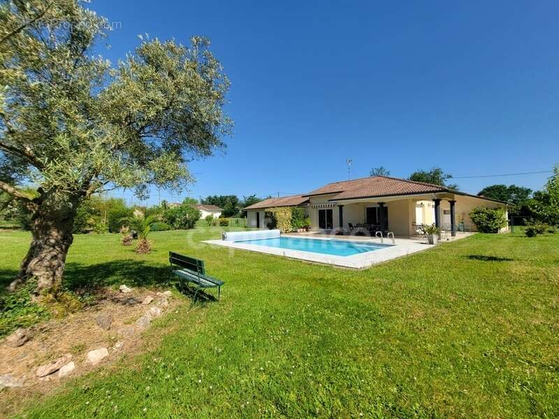 Plain-pied 3 chambres · Piscine au sel · Chauffage au sol - photo 2