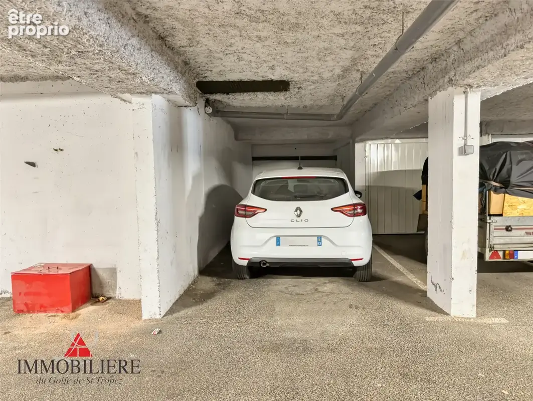 Parking à COGOLIN